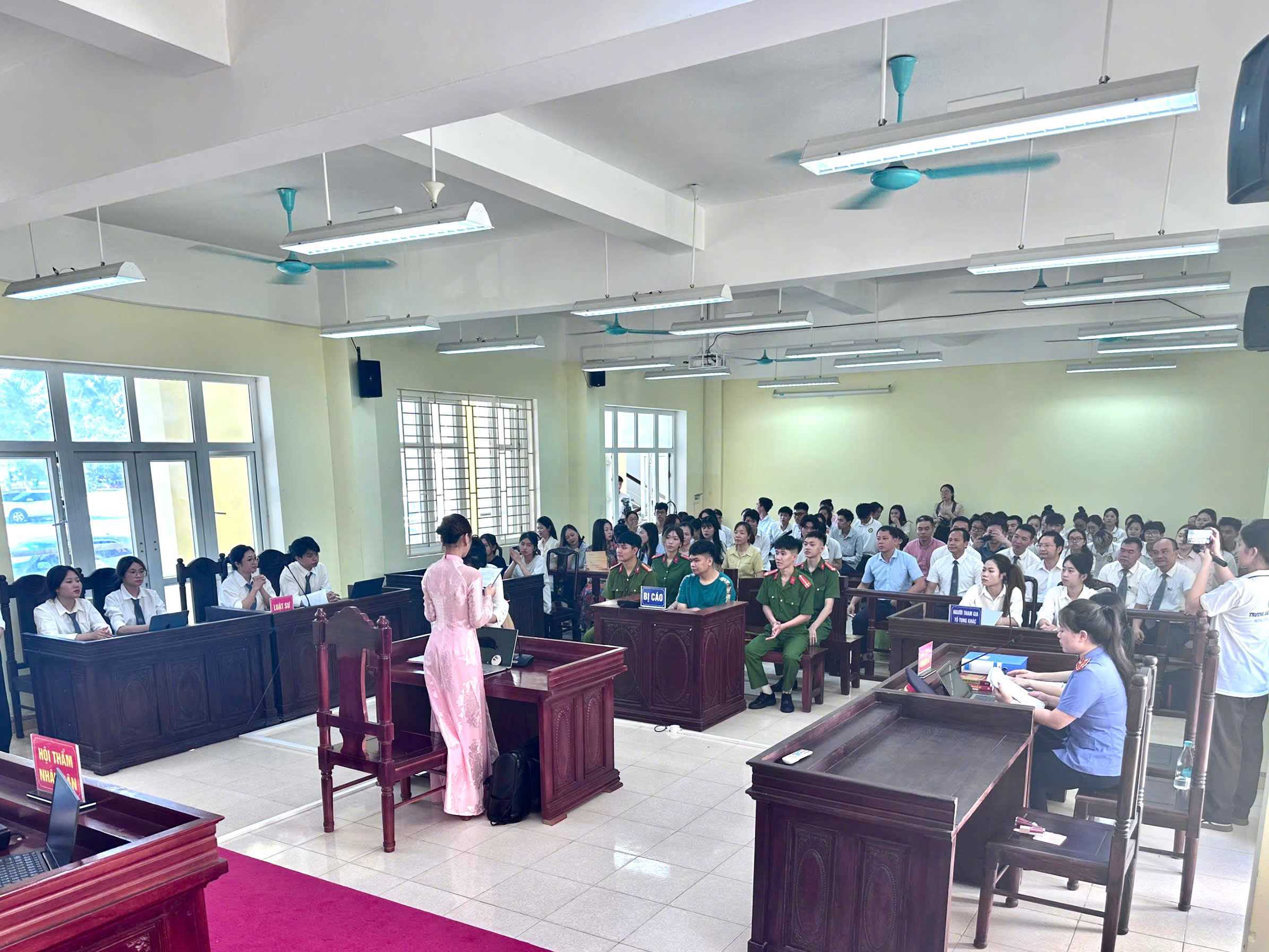 Ứng dụng nghề nghiệp trong công tác đào tạo tại Khoa Lý luận Chính trị - Luật